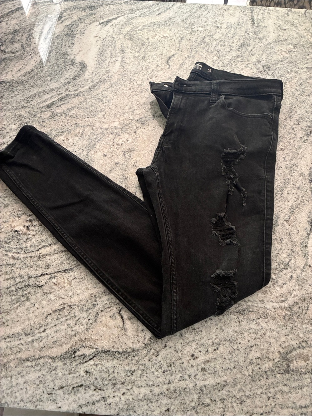 Black Distressed Skinny Jeans l 36W 32L